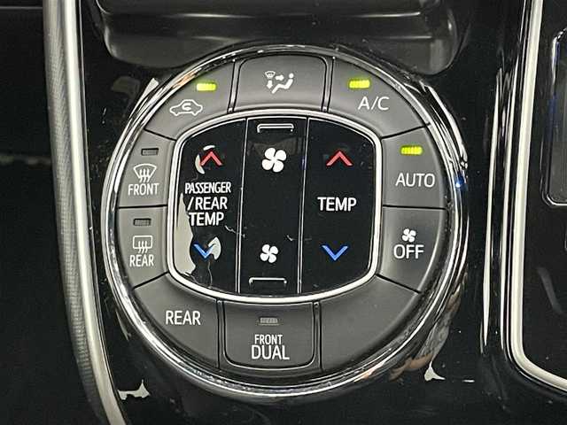 トヨタ ヴォクシー ZS 煌Ⅱ 岡山県 2019(令1)年 9.4万km ブラック アルパイン１１インチナビ/【Bluetooth/フルセグTV/Carplay/CD/DVD】/１２．８インチフリップダウンモニター/両側電動スライドドア/クルーズコントロール/ＬＥＤヘッドライト/オートハイビーム/社外ドライブレコーダー（前）/バックカメラ/衝突軽減ブレーキシステム/ビルトインＥＴＣ/純正フロアマット/後席サンシェイド