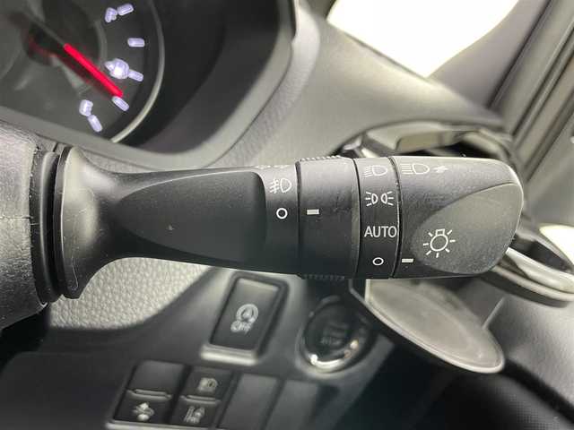 トヨタ ヴォクシー ZS 煌Ⅱ 岡山県 2019(令1)年 9.4万km ブラック アルパイン１１インチナビ/【Bluetooth/フルセグTV/Carplay/CD/DVD】/１２．８インチフリップダウンモニター/両側電動スライドドア/クルーズコントロール/ＬＥＤヘッドライト/オートハイビーム/社外ドライブレコーダー（前）/バックカメラ/衝突軽減ブレーキシステム/ビルトインＥＴＣ/純正フロアマット/後席サンシェイド
