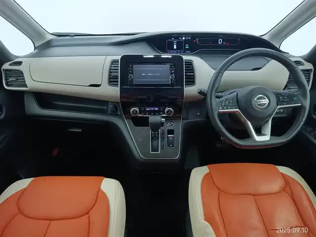 日産 セレナ ハイウェイスター V 愛知県 2021(令3)年 5.3万km カシミヤグレージュ 寒冷地仕様/ステアリングヒーター/シートヒーター/セーフティパック/エマージェンシーブレーキ/車線逸脱警報機能/車線逸脱防止機能/ふらつき警報機能/プロパイロット/ハイビームアシスト/ブラインドスポットモニター/デジタルインナーミラー/ドライブレコーダー/ディーラーオプション7インチナビ（地図SD確認できず）/　・CD/DVD/フルセグ/Bluetooth/SD/アラウンドビューモニター/後席フリップダウンモニター/ETC/革巻きステアリング/ステアリングリモコン/両側パワースライドドア/ハンズフリーオートスライド/純正LEDヘッドライト/フォグランプ/純正16インチアルミホイール/取扱説明書