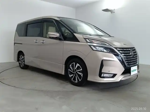 日産 セレナ ハイウェイスター V 愛知県 2021(令3)年 5.3万km カシミヤグレージュ 寒冷地仕様/ステアリングヒーター/シートヒーター/セーフティパック/エマージェンシーブレーキ/車線逸脱警報機能/車線逸脱防止機能/ふらつき警報機能/プロパイロット/ハイビームアシスト/ブラインドスポットモニター/デジタルインナーミラー/ドライブレコーダー/ディーラーオプション7インチナビ（地図SD確認できず）/　・CD/DVD/フルセグ/Bluetooth/SD/アラウンドビューモニター/後席フリップダウンモニター/ETC/革巻きステアリング/ステアリングリモコン/両側パワースライドドア/ハンズフリーオートスライド/純正LEDヘッドライト/フォグランプ/純正16インチアルミホイール/取扱説明書