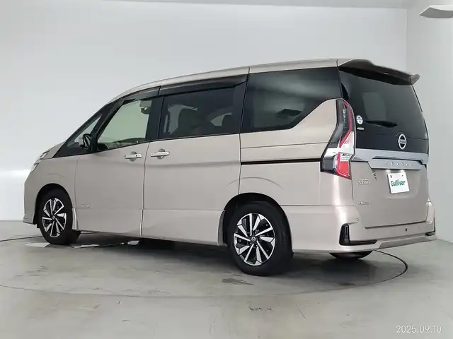 日産 セレナ ハイウェイスター V 愛知県 2021(令3)年 5.3万km カシミヤグレージュ 寒冷地仕様/ステアリングヒーター/シートヒーター/セーフティパック/エマージェンシーブレーキ/車線逸脱警報機能/車線逸脱防止機能/ふらつき警報機能/プロパイロット/ハイビームアシスト/ブラインドスポットモニター/デジタルインナーミラー/ドライブレコーダー/ディーラーオプション7インチナビ（地図SD確認できず）/　・CD/DVD/フルセグ/Bluetooth/SD/アラウンドビューモニター/後席フリップダウンモニター/ETC/革巻きステアリング/ステアリングリモコン/両側パワースライドドア/ハンズフリーオートスライド/純正LEDヘッドライト/フォグランプ/純正16インチアルミホイール/取扱説明書
