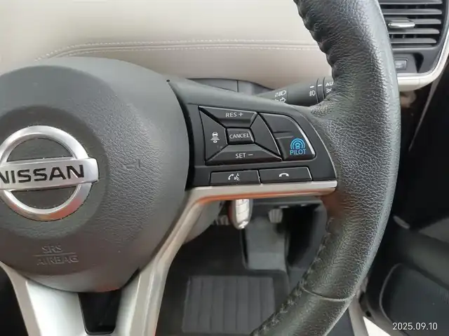 日産 セレナ ハイウェイスター V 愛知県 2021(令3)年 5.3万km カシミヤグレージュ 寒冷地仕様/ステアリングヒーター/シートヒーター/セーフティパック/エマージェンシーブレーキ/車線逸脱警報機能/車線逸脱防止機能/ふらつき警報機能/プロパイロット/ハイビームアシスト/ブラインドスポットモニター/デジタルインナーミラー/ドライブレコーダー/ディーラーオプション7インチナビ（地図SD確認できず）/　・CD/DVD/フルセグ/Bluetooth/SD/アラウンドビューモニター/後席フリップダウンモニター/ETC/革巻きステアリング/ステアリングリモコン/両側パワースライドドア/ハンズフリーオートスライド/純正LEDヘッドライト/フォグランプ/純正16インチアルミホイール/取扱説明書