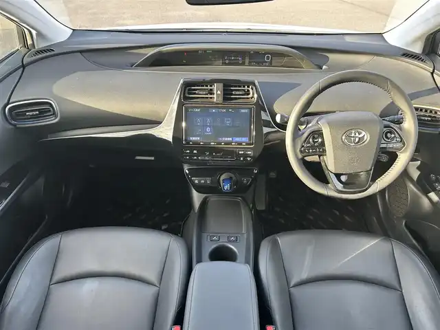 トヨタ プリウス Sツーリングセレクション 岡山県 2021(令3)年 8.4万km プラチナホワイトパールマイカ 登録時走行距離83987km/ワンオーナー/モデリスタエアロ/純正9インチSDナビ/（AM.FM.BT.フルセグ.CD/DVD）/パノラミックビューモニター/トヨタセーフティセンス/・プリクラッシュセーフティ/・アダプティブクルーズコントロール/・レーンディパーチャアラート/・オートマチックハイビーム/ビルトインETC/AC100V/合皮シート/シートヒーター/てれびきゃんせらー/スマートキー×２/純正17インチアルミホイール