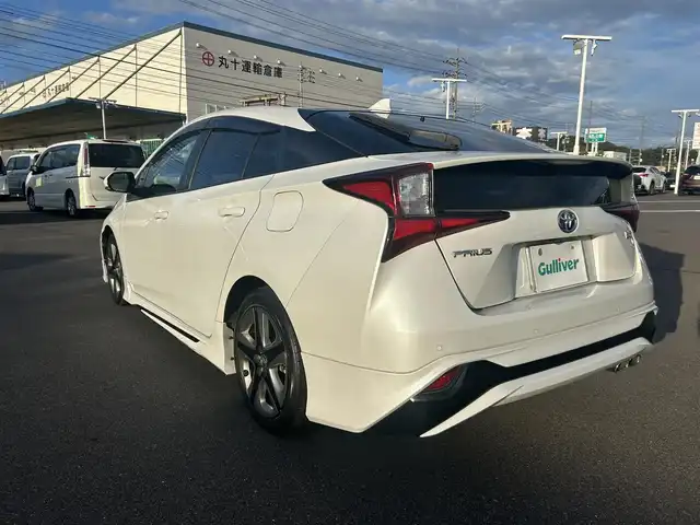 トヨタ プリウス Sツーリングセレクション 岡山県 2021(令3)年 8.4万km プラチナホワイトパールマイカ 登録時走行距離83987km/ワンオーナー/モデリスタエアロ/純正9インチSDナビ/（AM.FM.BT.フルセグ.CD/DVD）/パノラミックビューモニター/トヨタセーフティセンス/・プリクラッシュセーフティ/・アダプティブクルーズコントロール/・レーンディパーチャアラート/・オートマチックハイビーム/ビルトインETC/AC100V/合皮シート/シートヒーター/てれびきゃんせらー/スマートキー×２/純正17インチアルミホイール