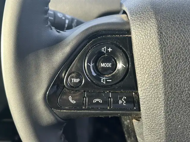 トヨタ プリウス Sツーリングセレクション 岡山県 2021(令3)年 8.4万km プラチナホワイトパールマイカ 登録時走行距離83987km/ワンオーナー/モデリスタエアロ/純正9インチSDナビ/（AM.FM.BT.フルセグ.CD/DVD）/パノラミックビューモニター/トヨタセーフティセンス/・プリクラッシュセーフティ/・アダプティブクルーズコントロール/・レーンディパーチャアラート/・オートマチックハイビーム/ビルトインETC/AC100V/合皮シート/シートヒーター/てれびきゃんせらー/スマートキー×２/純正17インチアルミホイール