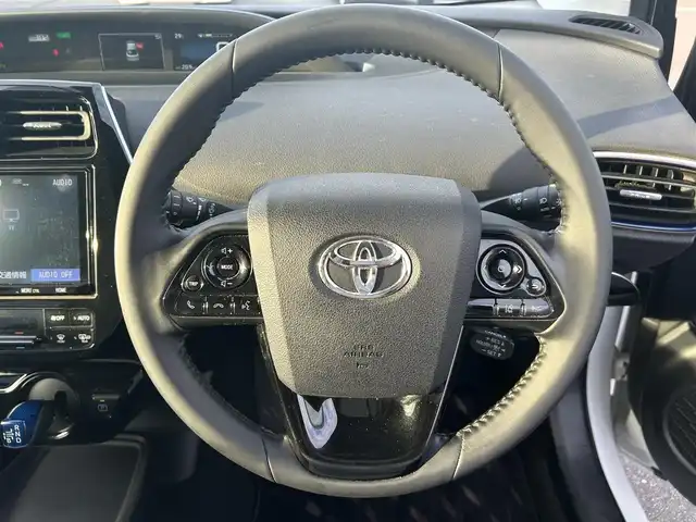 トヨタ プリウス Sツーリングセレクション 岡山県 2021(令3)年 8.4万km プラチナホワイトパールマイカ 登録時走行距離83987km/ワンオーナー/モデリスタエアロ/純正9インチSDナビ/（AM.FM.BT.フルセグ.CD/DVD）/パノラミックビューモニター/トヨタセーフティセンス/・プリクラッシュセーフティ/・アダプティブクルーズコントロール/・レーンディパーチャアラート/・オートマチックハイビーム/ビルトインETC/AC100V/合皮シート/シートヒーター/てれびきゃんせらー/スマートキー×２/純正17インチアルミホイール