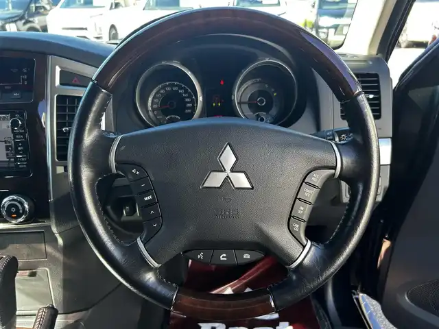 三菱 パジェロ ロング スーパーエクシード 道北・旭川 2016(平28)年 4.6万km ダイヤモンドブラックマイカ ディーゼル/ロックフォードサウンドシステム/純正ナビ/フルセグTV/バックカメラ/オープンカントリータイヤ/レザーシート/前席シートヒーター/クルーズコントロール/オートマチックハイビーム/社外アルミ付スタッドレスタイヤ積込/ETC