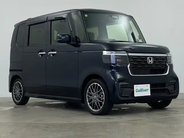 ホンダ Ｎ ＢＯＸ カスタム ターボ 鹿児島県 2023(令5)年 2.6万km ミッドナイトブルービームM 純正9インチナビ/（AM/FM/CD/DVD/AppleCarPlay）/全周囲カメラ/パドルシフト/両側パワースライドドア/シートヒーター/ハーフレザーシート/オートブレーキホールド/ホンダセンシング/レーダークルーズコントロール/レーンキープアシスト/オートハイビーム/オートライト/スマートキー/コーナーセンサー/LEDヘッドライト/純正フロアマット