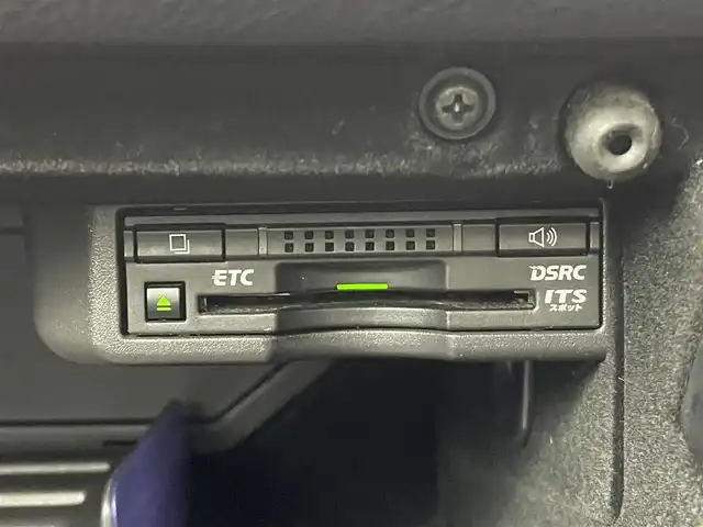 レクサス ＩＳ 200t Fスポーツ モードプラス 群馬県 2016(平28)年 9.6万km ホワイトノーヴァガラスフレーク プリクラッシュセーフティシステム（ミリ波レーダー方式）/レーンディパーチャーアラート/レーダークルーズコントロール（ブレーキ制御付）/ブラインドスポットモニター/オートマチックハイビーム/クリアランスソナー/バックソナー/F SPORT専用本革スポーツシート/・運転席ポジションメモリー/・前席シートヒーター/ベンチレーション/=====/純正7インチナビ/・AM/FM/CD/DVD/SD/USB/AUX/Bluetooth/フルセグTV/・バックカメラ/=====/純正７インチナビ　プリクラッシュセーフティ　レーンディパーチャーアラート　レーダークルーズコントロール　オートマチックハイビーム　ブラインドスポットモニター　クリアランスソナー　黒本革シート　ＥＴＣ