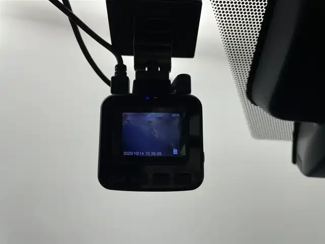 レクサス ＩＳ 200t Fスポーツ モードプラス 群馬県 2016(平28)年 9.6万km ホワイトノーヴァガラスフレーク プリクラッシュセーフティシステム（ミリ波レーダー方式）/レーンディパーチャーアラート/レーダークルーズコントロール（ブレーキ制御付）/ブラインドスポットモニター/オートマチックハイビーム/クリアランスソナー/バックソナー/F SPORT専用本革スポーツシート/・運転席ポジションメモリー/・前席シートヒーター/ベンチレーション/=====/純正7インチナビ/・AM/FM/CD/DVD/SD/USB/AUX/Bluetooth/フルセグTV/・バックカメラ/=====/純正７インチナビ　プリクラッシュセーフティ　レーンディパーチャーアラート　レーダークルーズコントロール　オートマチックハイビーム　ブラインドスポットモニター　クリアランスソナー　黒本革シート　ＥＴＣ