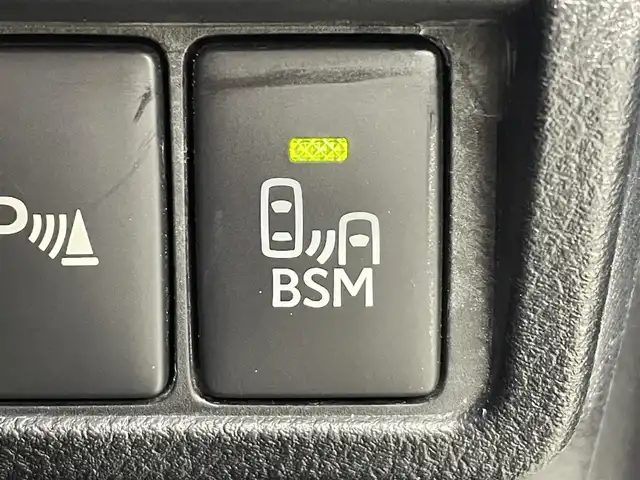 レクサス ＩＳ 200t Fスポーツ モードプラス 群馬県 2016(平28)年 9.6万km ホワイトノーヴァガラスフレーク プリクラッシュセーフティシステム（ミリ波レーダー方式）/レーンディパーチャーアラート/レーダークルーズコントロール（ブレーキ制御付）/ブラインドスポットモニター/オートマチックハイビーム/クリアランスソナー/バックソナー/F SPORT専用本革スポーツシート/・運転席ポジションメモリー/・前席シートヒーター/ベンチレーション/=====/純正7インチナビ/・AM/FM/CD/DVD/SD/USB/AUX/Bluetooth/フルセグTV/・バックカメラ/=====/純正７インチナビ　プリクラッシュセーフティ　レーンディパーチャーアラート　レーダークルーズコントロール　オートマチックハイビーム　ブラインドスポットモニター　クリアランスソナー　黒本革シート　ＥＴＣ