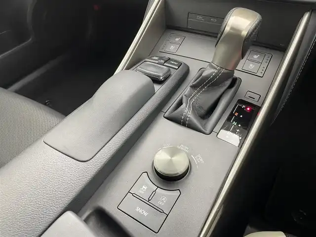 レクサス ＩＳ 200t Fスポーツ モードプラス 群馬県 2016(平28)年 9.6万km ホワイトノーヴァガラスフレーク プリクラッシュセーフティシステム（ミリ波レーダー方式）/レーンディパーチャーアラート/レーダークルーズコントロール（ブレーキ制御付）/ブラインドスポットモニター/オートマチックハイビーム/クリアランスソナー/バックソナー/F SPORT専用本革スポーツシート/・運転席ポジションメモリー/・前席シートヒーター/ベンチレーション/=====/純正7インチナビ/・AM/FM/CD/DVD/SD/USB/AUX/Bluetooth/フルセグTV/・バックカメラ/=====/純正７インチナビ　プリクラッシュセーフティ　レーンディパーチャーアラート　レーダークルーズコントロール　オートマチックハイビーム　ブラインドスポットモニター　クリアランスソナー　黒本革シート　ＥＴＣ