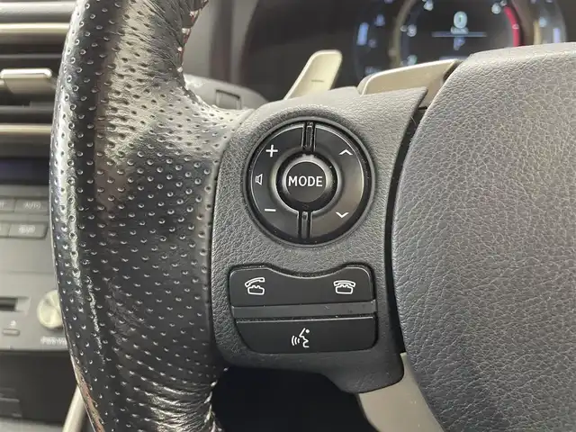 レクサス ＩＳ 200t Fスポーツ モードプラス 群馬県 2016(平28)年 9.6万km ホワイトノーヴァガラスフレーク プリクラッシュセーフティシステム（ミリ波レーダー方式）/レーンディパーチャーアラート/レーダークルーズコントロール（ブレーキ制御付）/ブラインドスポットモニター/オートマチックハイビーム/クリアランスソナー/バックソナー/F SPORT専用本革スポーツシート/・運転席ポジションメモリー/・前席シートヒーター/ベンチレーション/=====/純正7インチナビ/・AM/FM/CD/DVD/SD/USB/AUX/Bluetooth/フルセグTV/・バックカメラ/=====/純正７インチナビ　プリクラッシュセーフティ　レーンディパーチャーアラート　レーダークルーズコントロール　オートマチックハイビーム　ブラインドスポットモニター　クリアランスソナー　黒本革シート　ＥＴＣ