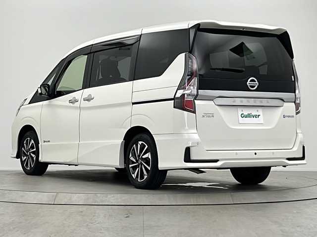 日産 セレナ e－パワー ハイウェイスター V 大阪府 2022(令4)年 1.3万km パール セーフティパックB/プロパイロット/純正10インチSDナビ【MM512D-L】/【AM/FM/CD/DVD/Bluetooth/フルセグTV】/純正11インチフリップダウンモニター/前方ドライブレコーダー【DH5-D】/インテリジェントルームミラー/アラウンドビューモニター/前後コーナーセンサー/ETC/オートライト/両側パワースライドドア/電格ウィンカーミラー/ドアバイザー/純正16インチAW/社外フロアマット/カーテンエアバッグ/スペアキー×1