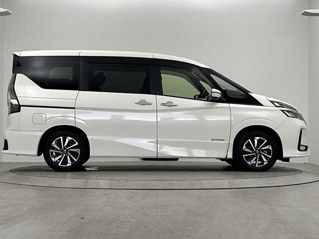 日産 セレナ e－パワー ハイウェイスター V 大阪府 2022(令4)年 1.3万km パール セーフティパックB/プロパイロット/純正10インチSDナビ【MM512D-L】/【AM/FM/CD/DVD/Bluetooth/フルセグTV】/純正11インチフリップダウンモニター/前方ドライブレコーダー【DH5-D】/インテリジェントルームミラー/アラウンドビューモニター/前後コーナーセンサー/ETC/オートライト/両側パワースライドドア/電格ウィンカーミラー/ドアバイザー/純正16インチAW/社外フロアマット/カーテンエアバッグ/スペアキー×1