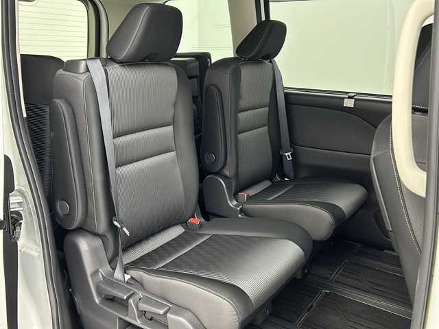 日産 セレナ e－パワー ハイウェイスター V 大阪府 2022(令4)年 1.3万km パール セーフティパックB/プロパイロット/純正10インチSDナビ【MM512D-L】/【AM/FM/CD/DVD/Bluetooth/フルセグTV】/純正11インチフリップダウンモニター/前方ドライブレコーダー【DH5-D】/インテリジェントルームミラー/アラウンドビューモニター/前後コーナーセンサー/ETC/オートライト/両側パワースライドドア/電格ウィンカーミラー/ドアバイザー/純正16インチAW/社外フロアマット/カーテンエアバッグ/スペアキー×1