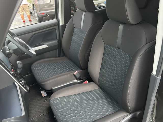 ダイハツ トール カスタムG ターボ 沖縄県 2024(令6)年 0.4万km ブラックマイカメタリック 9インチディスプレイオーディオ・TV・Bluetooth/全方位カメラ/両側パワースライドドア/オートライト/衝突軽減システム/コーナーセンサー/オートホールド/リアロールサンシェード/ステアリングスイッチ/電動格納ミラー/LEDヘッドライト/純正アルミ