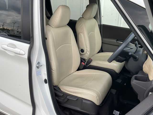 ホンダ フリード ハイブリット G ホンダセンシング 福井県 2018(平30)年 5.1万km ホワイトオーキッドパール 外部検査実施済み/純正メモリナビ＆フルセグＴＶ【VXM-187VFNi】/　（ＤＶＤ＆ＣＤ＆ＭＳＶ＆ＢＴ＆ＵＳＢ）/フリップダウンモニター/バックカメラ/ビルトインＥＴＣ/前方ドライブレコーダー/衝突軽減ブレーキ/レーンアシスト/レーダークルーズコントロール/先行車発進告知/標識認識機能/アイドリングストップ/革調シートカバー/両側パワースライドドア/オートライト/ＬＥＤライト/電動格納ミラー/スマートキー/プッシュスタート/Ｗエアバッグ/横滑り防止装置/盗難防止装置/ＡＢＳ/ドアバイザー/フロアマット/新車保証書/取扱説明書/スマートスペアキー有