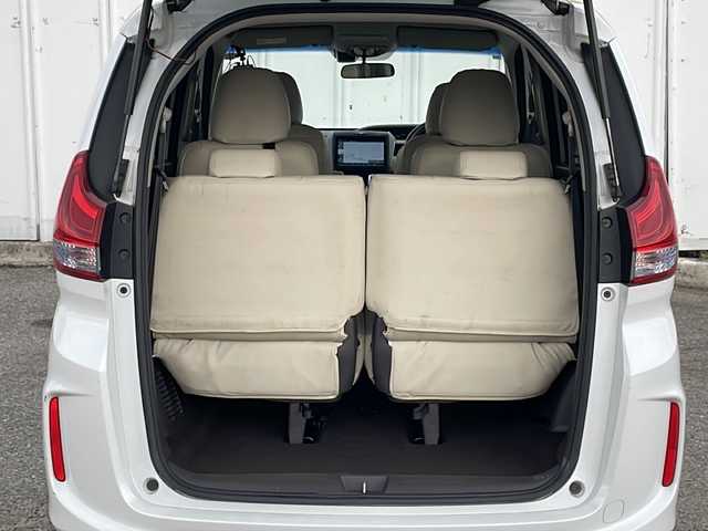 ホンダ フリード ハイブリット G ホンダセンシング 福井県 2018(平30)年 5.1万km ホワイトオーキッドパール 外部検査実施済み/純正メモリナビ＆フルセグＴＶ【VXM-187VFNi】/　（ＤＶＤ＆ＣＤ＆ＭＳＶ＆ＢＴ＆ＵＳＢ）/フリップダウンモニター/バックカメラ/ビルトインＥＴＣ/前方ドライブレコーダー/衝突軽減ブレーキ/レーンアシスト/レーダークルーズコントロール/先行車発進告知/標識認識機能/アイドリングストップ/革調シートカバー/両側パワースライドドア/オートライト/ＬＥＤライト/電動格納ミラー/スマートキー/プッシュスタート/Ｗエアバッグ/横滑り防止装置/盗難防止装置/ＡＢＳ/ドアバイザー/フロアマット/新車保証書/取扱説明書/スマートスペアキー有