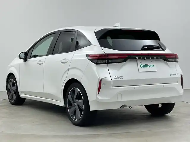 日産 オーラ G 新潟県 2022(令4)年 3.5万km ピュアホワイトパール KENWOODメモリナビ【MDV-D308BT】/　Bluetooth/CD/DVD/USB/衝突被害軽減ブレーキ/レーンキープアシスト/ブラインドスポットモニター/アラウンドビューモニター/インテリジェントルームミラー/ドライブレコーダー/ハーフレザーシート/前後コーナーセンサー/オートマチックハイビーム/ビルトインETC/横滑り防止装置/LEDヘッドライト/レザーステアリング