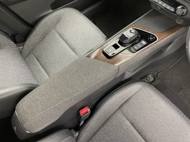 日産 オーラ G 新潟県 2022(令4)年 3.5万km ピュアホワイトパール KENWOODメモリナビ【MDV-D308BT】/　Bluetooth/CD/DVD/USB/衝突被害軽減ブレーキ/レーンキープアシスト/ブラインドスポットモニター/アラウンドビューモニター/インテリジェントルームミラー/ドライブレコーダー/ハーフレザーシート/前後コーナーセンサー/オートマチックハイビーム/ビルトインETC/横滑り防止装置/LEDヘッドライト/レザーステアリング