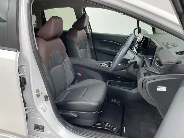 日産 オーラ G 新潟県 2022(令4)年 3.5万km ピュアホワイトパール KENWOODメモリナビ【MDV-D308BT】/　Bluetooth/CD/DVD/USB/衝突被害軽減ブレーキ/レーンキープアシスト/ブラインドスポットモニター/アラウンドビューモニター/インテリジェントルームミラー/ドライブレコーダー/ハーフレザーシート/前後コーナーセンサー/オートマチックハイビーム/ビルトインETC/横滑り防止装置/LEDヘッドライト/レザーステアリング