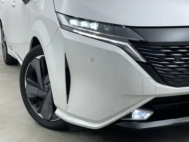 日産 オーラ G 新潟県 2022(令4)年 3.5万km ピュアホワイトパール KENWOODメモリナビ【MDV-D308BT】/　Bluetooth/CD/DVD/USB/衝突被害軽減ブレーキ/レーンキープアシスト/ブラインドスポットモニター/アラウンドビューモニター/インテリジェントルームミラー/ドライブレコーダー/ハーフレザーシート/前後コーナーセンサー/オートマチックハイビーム/ビルトインETC/横滑り防止装置/LEDヘッドライト/レザーステアリング