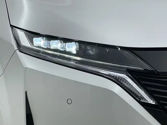 日産 オーラ G 新潟県 2022(令4)年 3.5万km ピュアホワイトパール KENWOODメモリナビ【MDV-D308BT】/　Bluetooth/CD/DVD/USB/衝突被害軽減ブレーキ/レーンキープアシスト/ブラインドスポットモニター/アラウンドビューモニター/インテリジェントルームミラー/ドライブレコーダー/ハーフレザーシート/前後コーナーセンサー/オートマチックハイビーム/ビルトインETC/横滑り防止装置/LEDヘッドライト/レザーステアリング