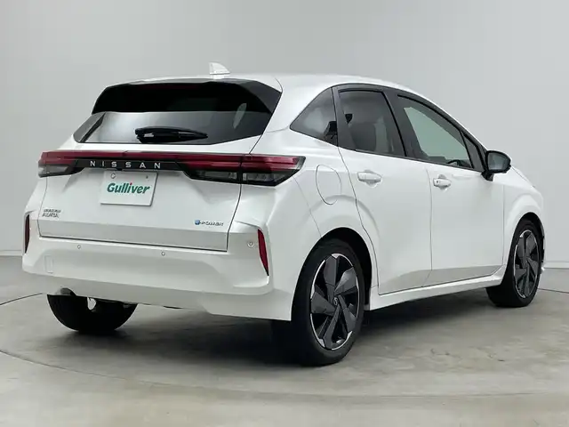 日産 オーラ G 新潟県 2022(令4)年 3.5万km ピュアホワイトパール KENWOODメモリナビ【MDV-D308BT】/　Bluetooth/CD/DVD/USB/衝突被害軽減ブレーキ/レーンキープアシスト/ブラインドスポットモニター/アラウンドビューモニター/インテリジェントルームミラー/ドライブレコーダー/ハーフレザーシート/前後コーナーセンサー/オートマチックハイビーム/ビルトインETC/横滑り防止装置/LEDヘッドライト/レザーステアリング