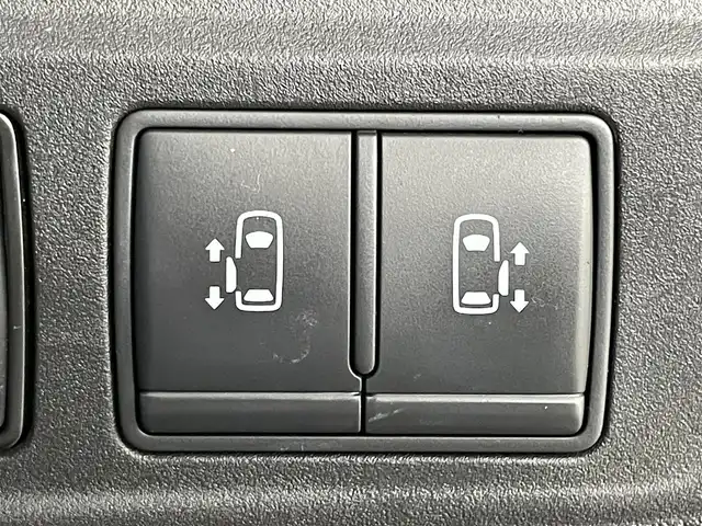 日産 セレナ ハイウェイスター V 岡山県 2022(令4)年 3.8万km ブリリアントホワイトパール 2トーン 純正１１インチフリップダウンモニター/純正１０インチナビ/デジタルインナーミラー/プロパイロット/アラウンドビューモニター/衝突軽減ブレーキ/純正ドライブレコーダー（前後）/両側パワースライドドア/ＬＥＤヘッドライト/ビルトインETC/ブラインドスポットモニター/オートブレーキホールド/取扱説明書/ナビ取扱説明書