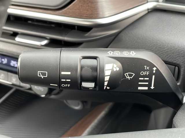 日産 オーラ G FOUR レザーエディション 道北・旭川 2024(令6)年 0.1万km ブリリアントシルバー アラウンドビューモニター/インテリジェントルームミラー/エマージェンシーブレーキ/車線逸脱警報/アダプティブヘッドライト/シートヒーター/ステアリングヒーター/スマートキー/ステアリングスイッチ