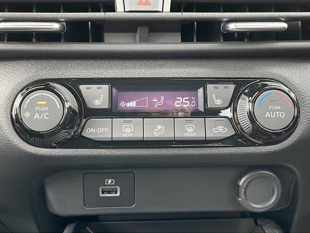 日産 オーラ G FOUR レザーエディション 道北・旭川 2024(令6)年 0.1万km ブリリアントシルバー アラウンドビューモニター/インテリジェントルームミラー/エマージェンシーブレーキ/車線逸脱警報/アダプティブヘッドライト/シートヒーター/ステアリングヒーター/スマートキー/ステアリングスイッチ