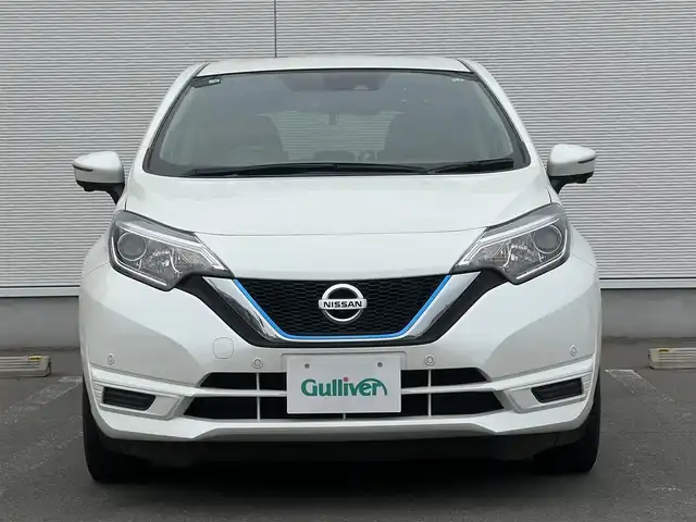 日産 ノート e－パワー X FOUR 秋田県 2018(平30)年 4.8万km ブリリアントホワイトパール 純正ナビ/衝突軽減システム/４WD/スマートキー/バックカメラ/コーナーセンサー/クルーズコントロール/アイドリングストップ/レーンキープアシスト/プッシュスタート/社外アルミ/純正フロアマット/純正ドアバイザー/ステアリングスイッチ/横滑り防止/オートエアコン/オートライト/パワーウィンドウ/パワーステアリング/電動格納ウィンカーミラー