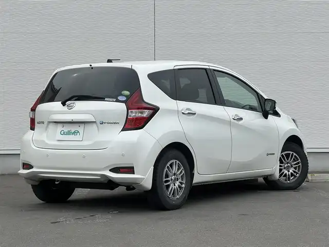 日産 ノート e－パワー X FOUR 秋田県 2018(平30)年 4.8万km ブリリアントホワイトパール 純正ナビ/衝突軽減システム/４WD/スマートキー/バックカメラ/コーナーセンサー/クルーズコントロール/アイドリングストップ/レーンキープアシスト/プッシュスタート/社外アルミ/純正フロアマット/純正ドアバイザー/ステアリングスイッチ/横滑り防止/オートエアコン/オートライト/パワーウィンドウ/パワーステアリング/電動格納ウィンカーミラー