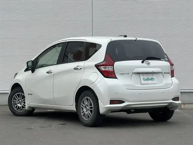 日産 ノート e－パワー X FOUR 秋田県 2018(平30)年 4.8万km ブリリアントホワイトパール 純正ナビ/衝突軽減システム/４WD/スマートキー/バックカメラ/コーナーセンサー/クルーズコントロール/アイドリングストップ/レーンキープアシスト/プッシュスタート/社外アルミ/純正フロアマット/純正ドアバイザー/ステアリングスイッチ/横滑り防止/オートエアコン/オートライト/パワーウィンドウ/パワーステアリング/電動格納ウィンカーミラー