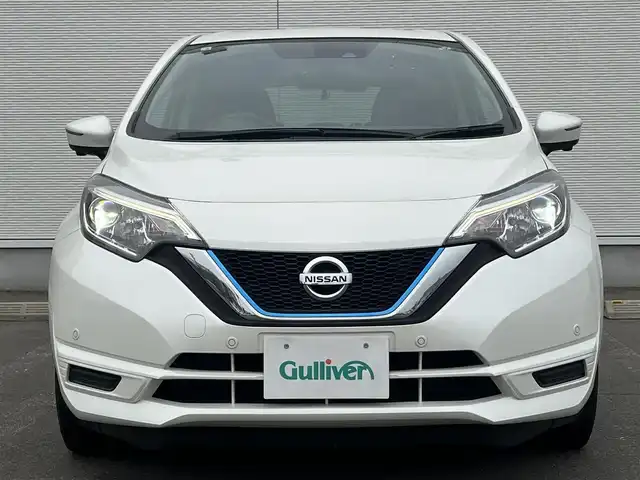 日産 ノート e－パワー X FOUR 秋田県 2018(平30)年 4.8万km ブリリアントホワイトパール 純正ナビ/衝突軽減システム/４WD/スマートキー/バックカメラ/コーナーセンサー/クルーズコントロール/アイドリングストップ/レーンキープアシスト/プッシュスタート/社外アルミ/純正フロアマット/純正ドアバイザー/ステアリングスイッチ/横滑り防止/オートエアコン/オートライト/パワーウィンドウ/パワーステアリング/電動格納ウィンカーミラー
