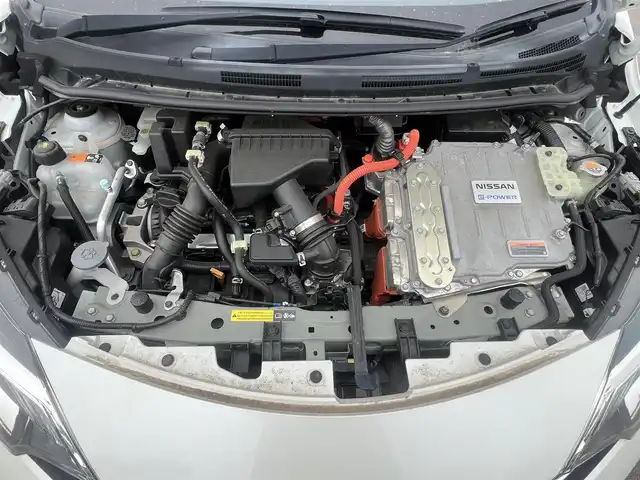 日産 ノート e－パワー X FOUR 秋田県 2018(平30)年 4.8万km ブリリアントホワイトパール 純正ナビ/衝突軽減システム/４WD/スマートキー/バックカメラ/コーナーセンサー/クルーズコントロール/アイドリングストップ/レーンキープアシスト/プッシュスタート/社外アルミ/純正フロアマット/純正ドアバイザー/ステアリングスイッチ/横滑り防止/オートエアコン/オートライト/パワーウィンドウ/パワーステアリング/電動格納ウィンカーミラー