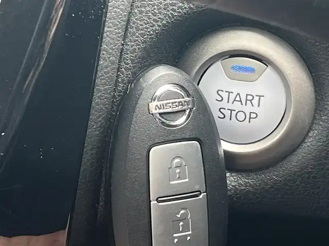 日産 ノート e－パワー X FOUR 秋田県 2018(平30)年 4.8万km ブリリアントホワイトパール 純正ナビ/衝突軽減システム/４WD/スマートキー/バックカメラ/コーナーセンサー/クルーズコントロール/アイドリングストップ/レーンキープアシスト/プッシュスタート/社外アルミ/純正フロアマット/純正ドアバイザー/ステアリングスイッチ/横滑り防止/オートエアコン/オートライト/パワーウィンドウ/パワーステアリング/電動格納ウィンカーミラー