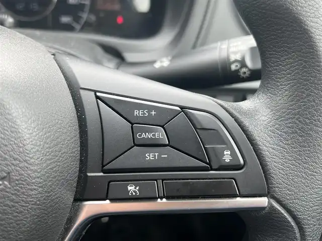日産 ノート e－パワー X FOUR 秋田県 2018(平30)年 4.8万km ブリリアントホワイトパール 純正ナビ/衝突軽減システム/４WD/スマートキー/バックカメラ/コーナーセンサー/クルーズコントロール/アイドリングストップ/レーンキープアシスト/プッシュスタート/社外アルミ/純正フロアマット/純正ドアバイザー/ステアリングスイッチ/横滑り防止/オートエアコン/オートライト/パワーウィンドウ/パワーステアリング/電動格納ウィンカーミラー