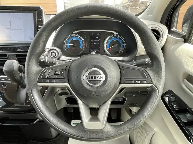 日産 デイズ X 宮崎県 2022(令4)年 3.8万km ブラック エマージェンシーブレーキ/純正9型ナビ/Bluetooth DVD フルセグ/アラウンドビューモニター/純正14インチホイール/ステアリングスイッチ/ウインカーミラー/コーナーセンサー/オートライトコントロール/ヘッドライトレベライザー/スマートキー/エンジンプッシュスタート/電動格納ミラー/保証書/取扱説明書