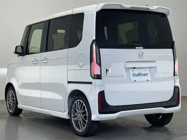 ホンダ Ｎ ＢＯＸ カスタム ターボ 愛知県 2025(令7)年 0.1万km プラチナホワイトパール 純正９型ナビ　フルセグＴＶ　カープレイ対応　全方位カメラ　ハーフレザー　シートヒーター　両側パワースライドドア　ホンダセンシング　衝突軽減　追従クルコン　ＬＥＤオートライト　コーナーセンサー パドルシフト　USB　マルチビューカメラシステム　禁煙車