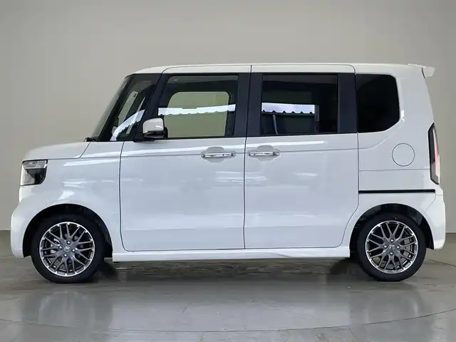 ホンダ Ｎ ＢＯＸ カスタム ターボ 愛知県 2025(令7)年 0.1万km プラチナホワイトパール 純正９型ナビ　フルセグＴＶ　カープレイ対応　全方位カメラ　ハーフレザー　シートヒーター　両側パワースライドドア　ホンダセンシング　衝突軽減　追従クルコン　ＬＥＤオートライト　コーナーセンサー パドルシフト　USB　マルチビューカメラシステム　禁煙車