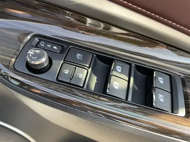 トヨタ ハリアー エレガンス 石川県 2016(平28)年 5.9万km ホワイトパールクリスタルシャイン ワンオーナー/メーカー純正ナビ/フルセグTV/バックカメラ/ドライブレコーダー/ETC/スマートキー/プッシュスタート/電動ミラー/LEDライト/純正アルミホイール/ハーフレザーシート/保証書