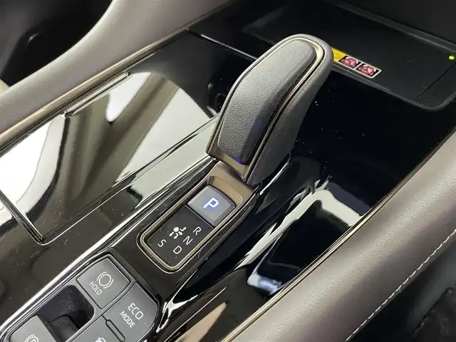 トヨタ アルファードハイブリット エグゼクティブ ラウンジ 埼玉県 2024(令6)年 1.8万km プラチナホワイトパールマイカ トヨタチームメイト/トヨタセーフティセンス/ブラインドスポットモニター/安全降車アシスト/車両接近通報装置/左右独ムーンルーフ/１４インチリアエンターテインメントシステム/純正ナビゲーション/（フルセグTV/CD/DVD/Bluetooth/ミラキャスト/HDMI/USB/AM/FM）/JBLプレミアムサウンドシステム（１５スピーカー）/全方位カメラ/エグゼクティブラウンジシート/リフレッシュシート/リアマルチオペレーションパネル（脱着式）/読書灯/アクティブノイズコントロール/アドバンスドパーク（リモート機能付き）/デジタルインナーミラー/ベージュシート/両側パワースライドドア /前後ドライブレコーダー/社外アルミスタッドレスタイヤ車載
