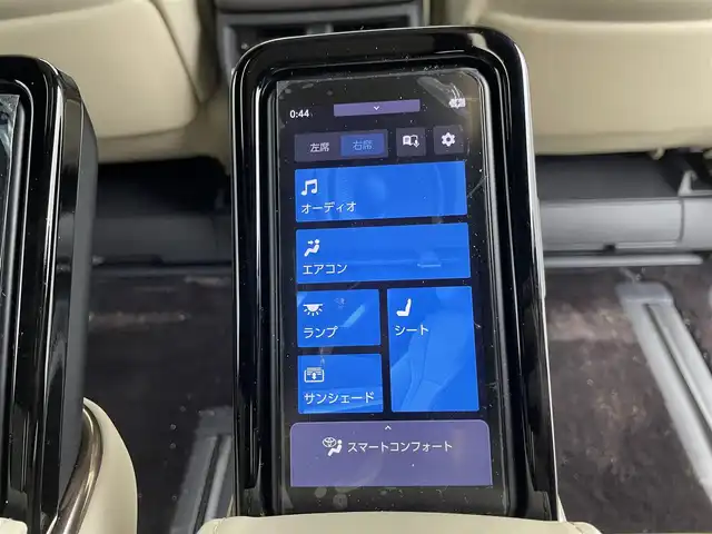 トヨタ アルファードハイブリット エグゼクティブ ラウンジ 埼玉県 2024(令6)年 1.8万km プラチナホワイトパールマイカ トヨタチームメイト/トヨタセーフティセンス/ブラインドスポットモニター/安全降車アシスト/車両接近通報装置/左右独ムーンルーフ/１４インチリアエンターテインメントシステム/純正ナビゲーション/（フルセグTV/CD/DVD/Bluetooth/ミラキャスト/HDMI/USB/AM/FM）/JBLプレミアムサウンドシステム（１５スピーカー）/全方位カメラ/エグゼクティブラウンジシート/リフレッシュシート/リアマルチオペレーションパネル（脱着式）/読書灯/アクティブノイズコントロール/アドバンスドパーク（リモート機能付き）/デジタルインナーミラー/ベージュシート/両側パワースライドドア /前後ドライブレコーダー/社外アルミスタッドレスタイヤ車載