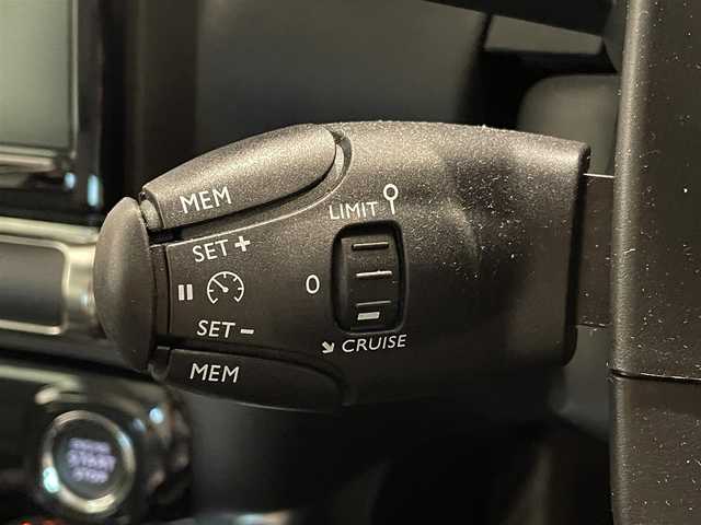 シトロエン Ｃ３ エアクロス シャインパッケージ 熊本県 2022(令4)年 1.3万km ブランバンキーズ ・スマートキー/・プッシュスタート/・パノラマサンルーフ /・アクティブセーフティブレーキ/・疲労検知/・ディレクショナルヘッドライト/・パークアシスト/・インテリジェントハイビーム/・パーキングセンサー/・ブラインドスポットモニター/・クルーズコントロール/・ハーフレザーシート/・純正ディスプレイオーディオ/　【Bluetooth・USB・AppleCarPlay・AndroidAuto】/・バックカメラ/・ETC/・LEDヘッドランプ/・LEDフォグランプ/・純正マット