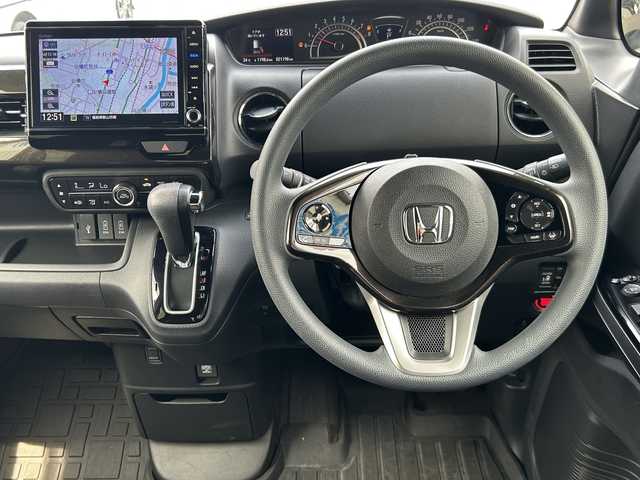 ホンダ Ｎ ＢＯＸ カスタム G L ホンダセンシング 福島県 2019(令1)年 2.2万km クリスタルブラックパール ホンダセンシング/衝突軽減ブレーキ〈CMBS〉/誤発進抑制機能/後方誤発進抑制機能/歩行者事故低減ステアリング/路外逸脱抑制機能/アダプティブクルーズコントロール〈ACC〉/車線維持支援システム〈LKAS〉/オートハイビーム/先行車発進お知らせ機能/標識認識機能/純正ナビゲーション/【CD/DVD/SD/USB/BT/TV】/ドライブレコーダー/ビルトインETC/片側電動スライドドア/ステアリングリモコン/リアドアシェード/LEDオートライト/LEDフォグランプ/純正フロアマット/ドアバイザー