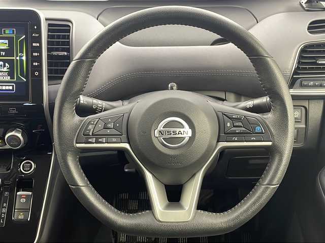 日産 セレナ ハイウェイスター V 栃木県 2020(令2)年 2.5万km ブリリアントホワイトパール 純正10インチSDナビ/ 【AM/FM/CD/DVD/SD/BT/フルセグTV】/全方位カメラ/プロパイロット/車線逸脱警報/車線逸脱防止支援/後側方車両検知警報/後側方衝突防止支援/速度標識表示/道路標識表示/エマージェンシーブレーキ/ブラインドスポットモニター/リアトリフィックアラート/純正フリップダウンモニター/純正ドライブレコーダー 前方/両側パワースライドドア/BUSOUエアロ　フロント/リア/リアアンダー/TEIN車高調/横滑り防止装置/純正ドアバイザー/社外フロアマット/ETC/取扱説明書/純正足回り車載