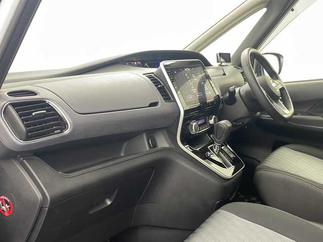 日産 セレナ ハイウェイスター V 栃木県 2020(令2)年 2.5万km ブリリアントホワイトパール 純正10インチSDナビ/ 【AM/FM/CD/DVD/SD/BT/フルセグTV】/全方位カメラ/プロパイロット/車線逸脱警報/車線逸脱防止支援/後側方車両検知警報/後側方衝突防止支援/速度標識表示/道路標識表示/エマージェンシーブレーキ/ブラインドスポットモニター/リアトリフィックアラート/純正フリップダウンモニター/純正ドライブレコーダー 前方/両側パワースライドドア/BUSOUエアロ　フロント/リア/リアアンダー/TEIN車高調/横滑り防止装置/純正ドアバイザー/社外フロアマット/ETC/取扱説明書/純正足回り車載