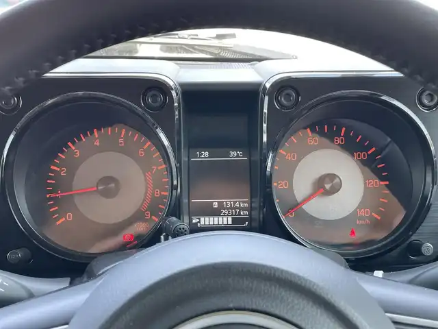 スズキ ジムニー XC 香川県 2020(令2)年 3万km ピュアホワイトP 純正8インチメモリーナビ/→AM/FM/CD/DVD/Bluetooth/フルセグTV/バックカメラ/ETC/ドライブレコーダー/シートヒーター/純正フロアマット/LEDヘッドライト/クルーズコントロール/ステアリングスイッチ/オートライト/プッシュスタート/スマートキー/スペアキー×1/衝突軽減ブレーキ/レーンキープアシスト